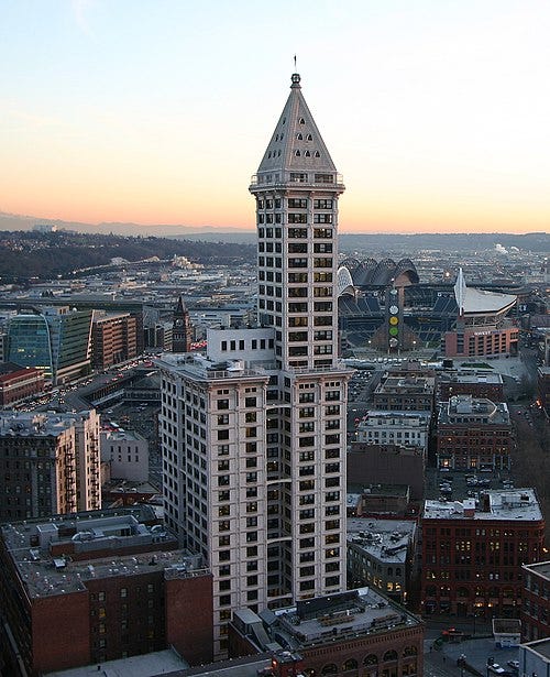 https://upload.wikimedia.org/wikipedia/commons/thumb/b/bb/SmithTower_Seattle_WA_USA2.jpg/500px-SmithTower_Seattle_WA_USA2.jpg